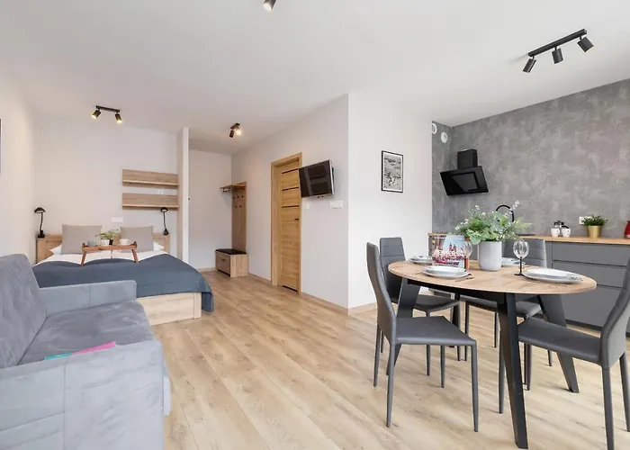 Beautiful Klimeckiego With Balcony By Renters Krakau