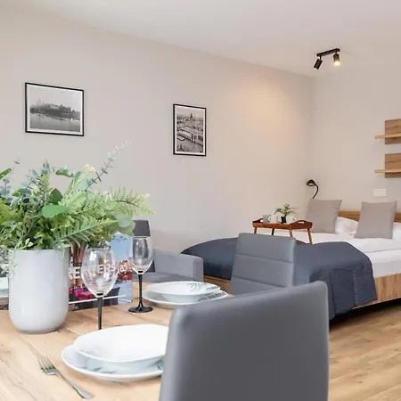 Beautiful Klimeckiego With Balcony By Renters * كراكوفيا